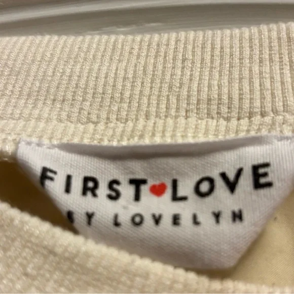 Mesh Flower Round Neck Short Sleeve Top - Picture 4 of 7